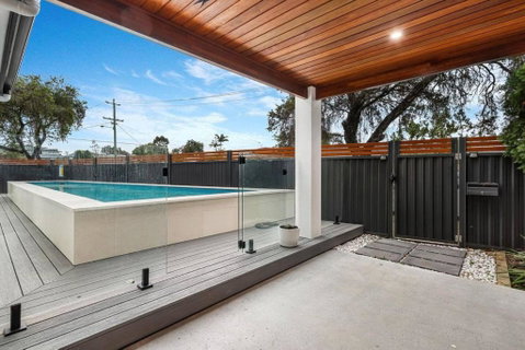 Pool House Hideaway - Surfers Gold Coast 1