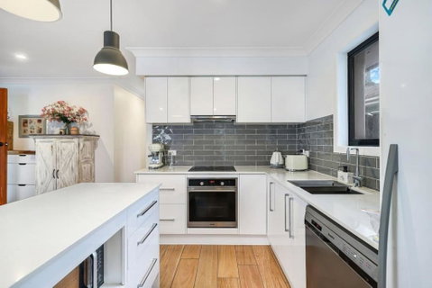 Pool House Hideaway - Surfers Gold Coast 2