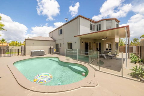 Pool Sauna Cinema Office Room 4BR Spacious House - Surfers Gold Coast 0