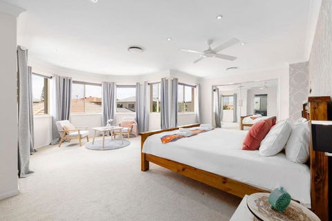 Pool Sauna Cinema Office Room 4BR Spacious House - Surfers Gold Coast 2