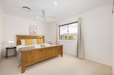 Pool Sauna Cinema Office Room 4BR Spacious House - Surfers Gold Coast 3