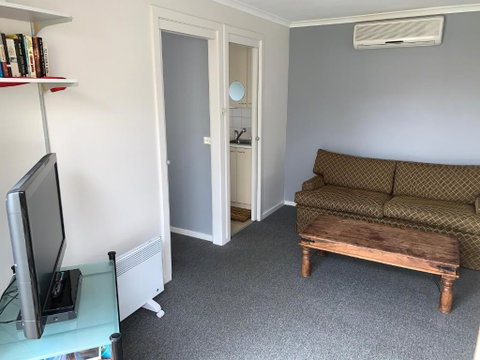 Portarlington Holiday Apartment - Surfers Gold Coast 2