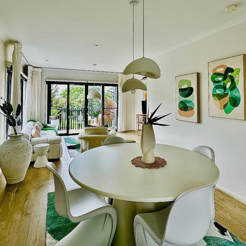 Position Perfection- Mornington - Surfers Gold Coast 0