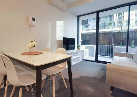 PR126-1 BR Comfy Stay Next To Station With FREE Parking - Surfers Gold Coast 3