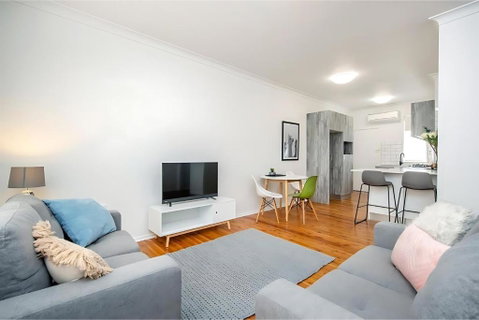 Prickly Pear Stays In Adamstown - Surfers Gold Coast 0