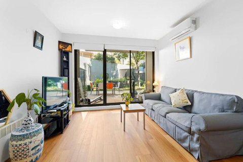 Prime Kensington 2BR Apt With A Massive Backyard - Surfers Gold Coast 0