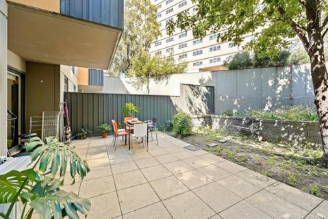 Prime Kensington 2BR Apt With A Massive Backyard - Surfers Gold Coast 2