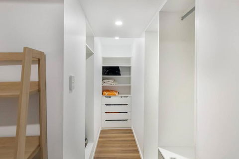 Prime Location, Stylish Space - Surfers Gold Coast 3