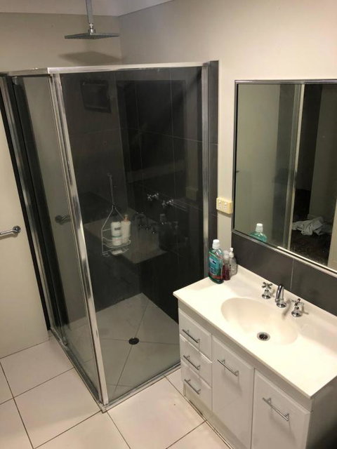Private Bedroom Getaway - Surfers Gold Coast 2