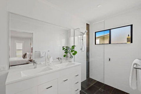 Private Mudjimba Beach Abode - Surfers Gold Coast 0
