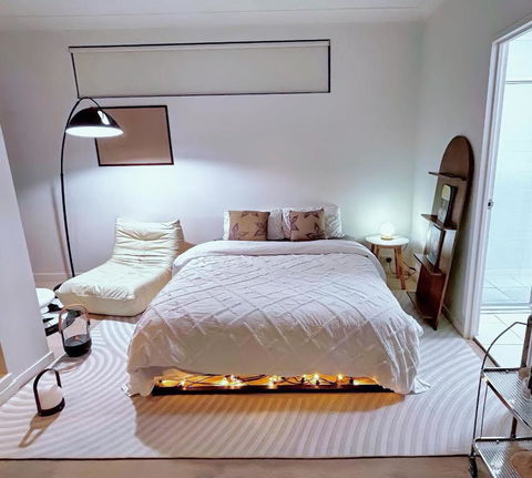 Private Room With Balcony - Surfers Gold Coast 1
