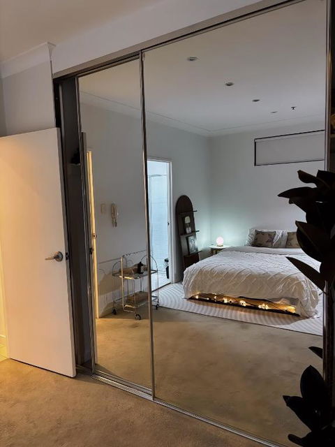 Private Room With Balcony - Surfers Gold Coast 2