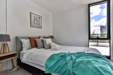 Prospect Eva - Surfers Gold Coast 3