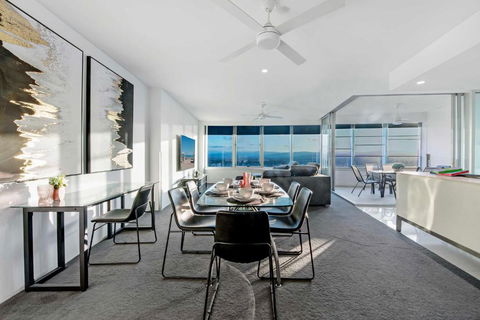 Q Tower At Surfers Paradise - From Level 3 - Private & Self Contained Apartments - Surfers Gold Coast 3