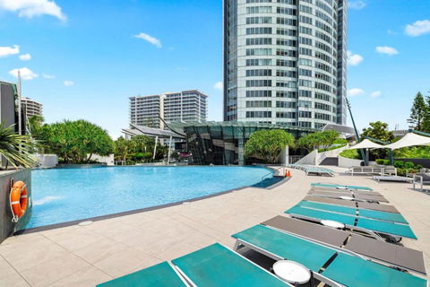 Q Tower At Surfers Paradise - From Level 3 - Private & Self Contained Apartments - Surfers Gold Coast 0