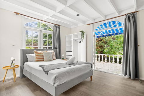 Quaint Queen Room - Convenient Location In Lindfield - Shared Bathroom - Surfers Gold Coast 0