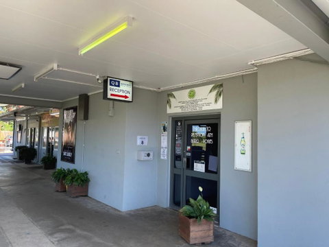 Queens Beach Hotel - Surfers Gold Coast 1