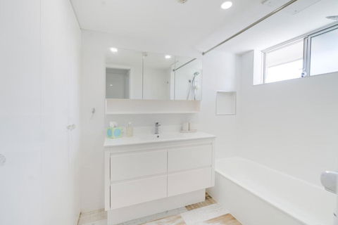 Rainbow Bay - 2BR Haven - Surfers Gold Coast 1