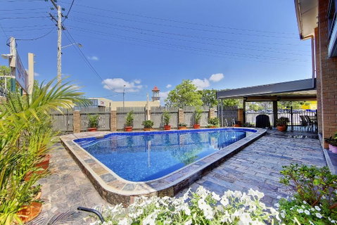 Raintree Motel - Surfers Gold Coast 1