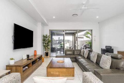 Ray Of Sunshine - Surfers Gold Coast 1