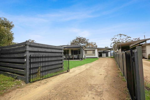 Raymond Island Retreat - Surfers Gold Coast 2