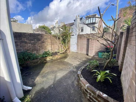 Rear Garden Suite - Surfers Gold Coast 1