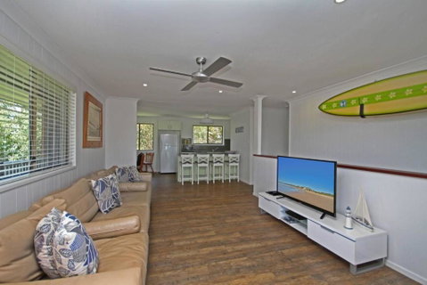 Red Door Beach House - Surfers Gold Coast 3