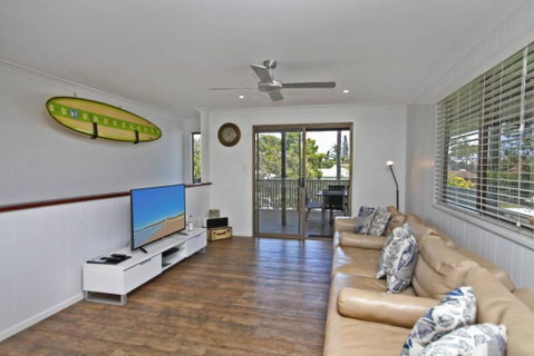 Red Door Beach House - Surfers Gold Coast 2