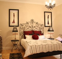 Azalea Cedar-Rose Barossa Valley Villa - Surfers Gold Coast