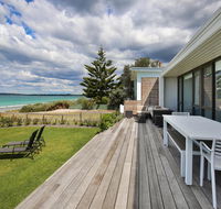 Azure Absolute Beachfront - Pet Friendly - Surfers Gold Coast