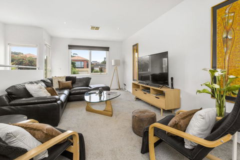 BANGALOW - MORNINGTON - Surfers Gold Coast 3