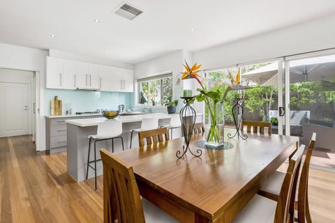 BANGALOW - MORNINGTON - Surfers Gold Coast 1