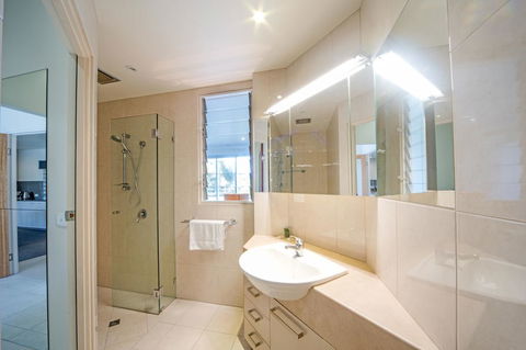 Baybliss Apartments 2 Bedroom WiFi - Surfers Gold Coast 3