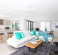 Beach Breeze Holiday House - Surfers Gold Coast