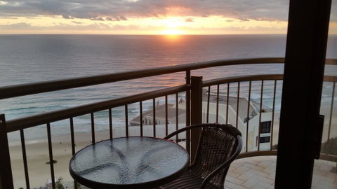 Beachcomber Resort - Official - Surfers Gold Coast 0
