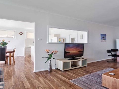 Beached Inn' 93 Foreshore Drive - Spacious Beach Front House - Surfers Gold Coast 3