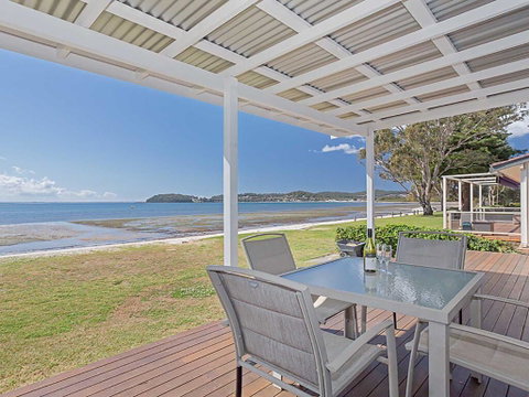 Beached Inn' 93 Foreshore Drive - Spacious Beach Front House - Surfers Gold Coast 0
