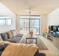 Beachfront Retro Apartment In Surfers Paradise - Surfers Gold Coast