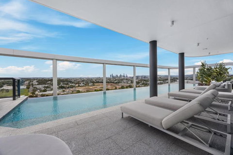 Rivello Apartments - Free Secure Car Park, 6km To City, Ferry Terminal, Eat Street, Rooftop Pool, Sauna, Portside Dinning - Surfers Gold Coast 1