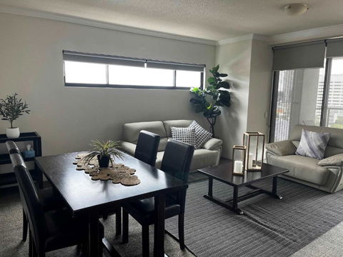 Republic Apartment - Surfers Gold Coast 2
