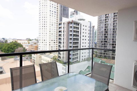Republic Apartment - Surfers Gold Coast 3