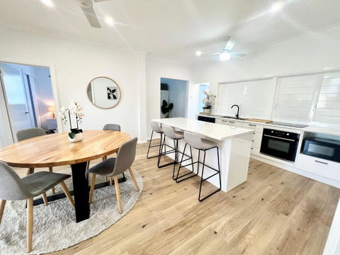 Renovated Queenslander - Upstairs 2km To Stadium - Surfers Gold Coast 0