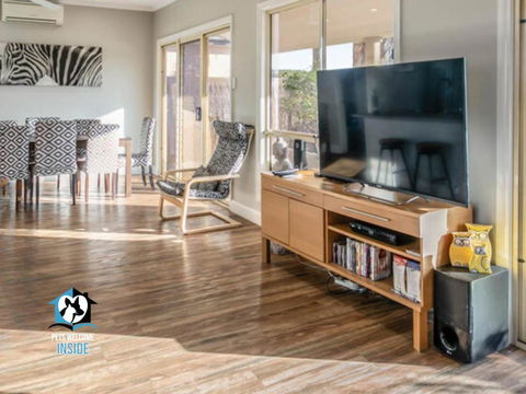 Renovated Beautiful Holiday Home With A Private Beach & Stunning Views! - Surfers Gold Coast 2