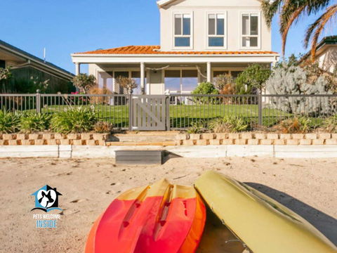 Renovated Beautiful Holiday Home With A Private Beach & Stunning Views! - Surfers Gold Coast 1
