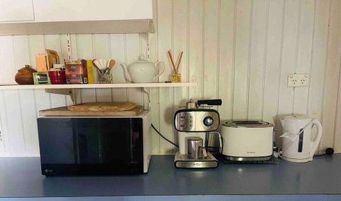 Red Steps - Family & Pet Friendly - Surfers Gold Coast 2