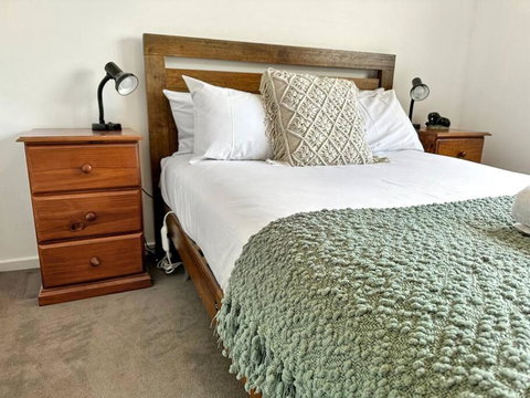 Reel Close! Walk To Everything. Sleeps 6 - Surfers Gold Coast 2