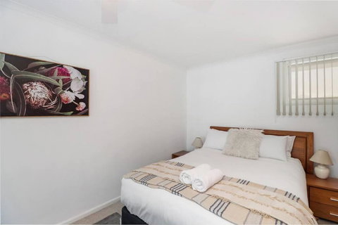 Reel Close! Walk To Everything. Sleeps 6 - Surfers Gold Coast 3