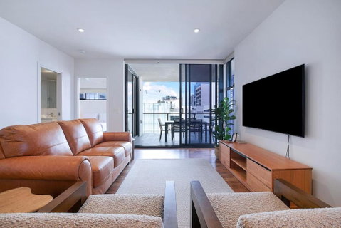 Regatta Hideaway - A Breezy Balcony Residence - Surfers Gold Coast 0