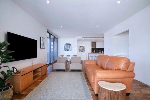 Regatta Hideaway - A Breezy Balcony Residence - Surfers Gold Coast 3
