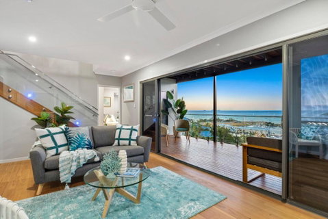 Relax & Daydream At 2 Elementa - Surfers Gold Coast 1